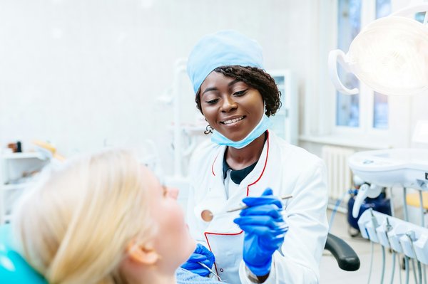 Des soins dentaires complets au dentiste de Romainville